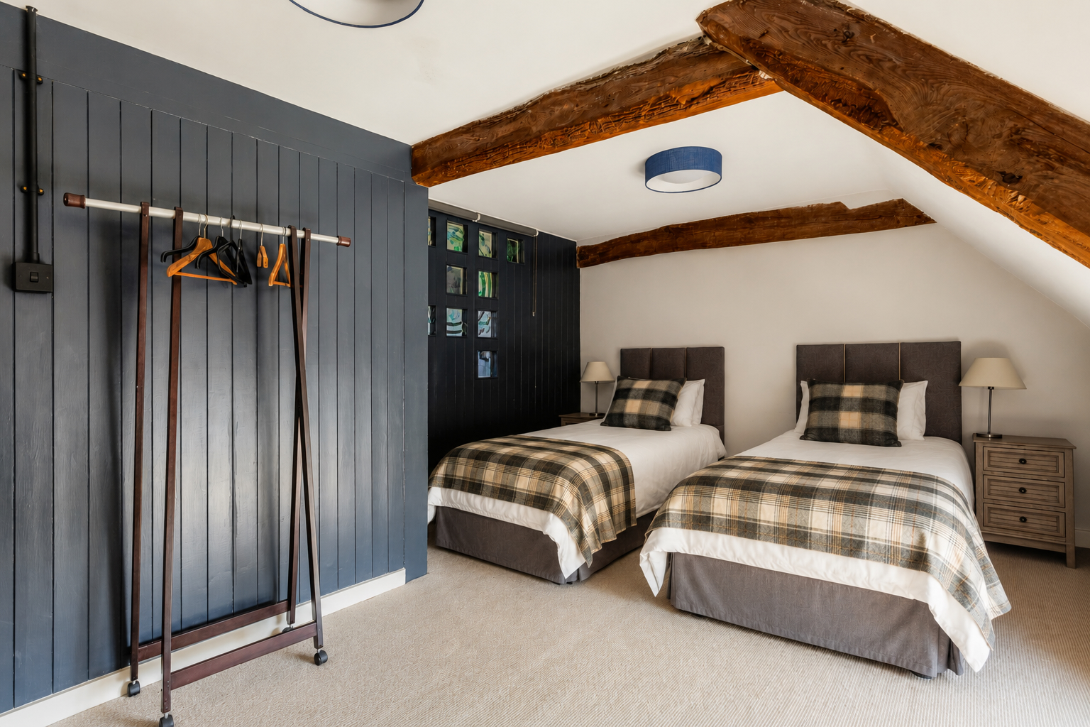 Twin bedroom with oak beams at Yew Tree Cottage Westow